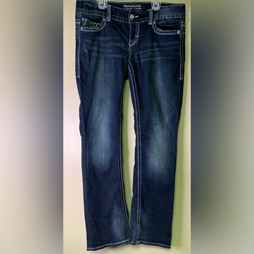 Maurice’s Premium Jeans
Size 10 Reg embellished detail on back pockets